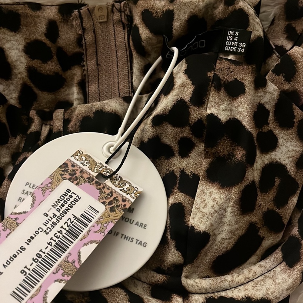 BooHoo “Leopard Print Corset Strappy Crop Top”, Size 4. New with tags. Sold out - Picture 6 of 6